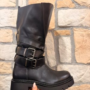 Stivale gambale asimmetrico nero