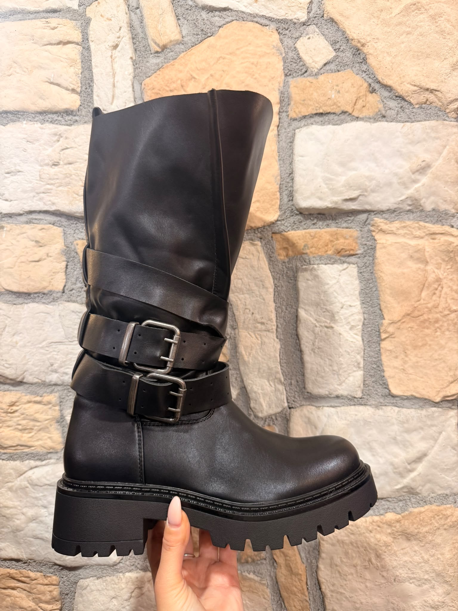 Stivale gambale asimmetrico nero