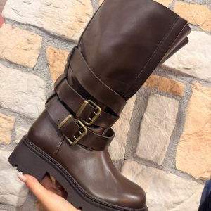 Stivale gambale asimmetrico marrone